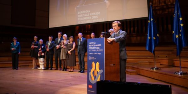 Jose Luis Martínez-Almeida recogiendo el European Heritage Awards 2025